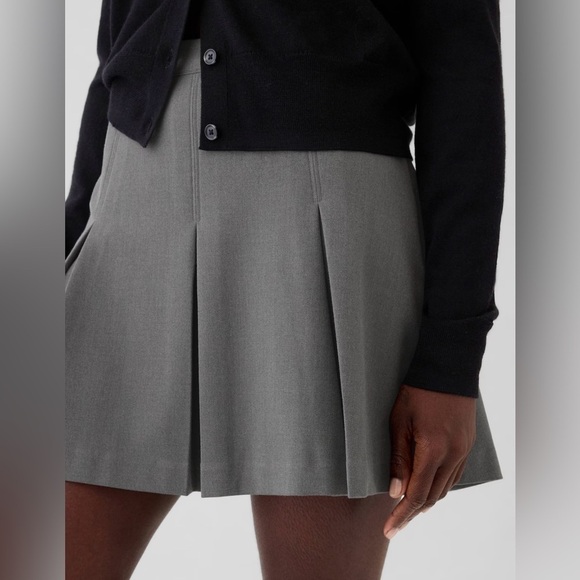 COPY - Gap small pleated mini skirt with pockets - Picture 5 of 16